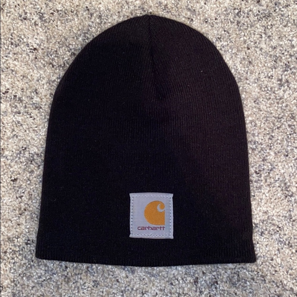 black carhartt beanie